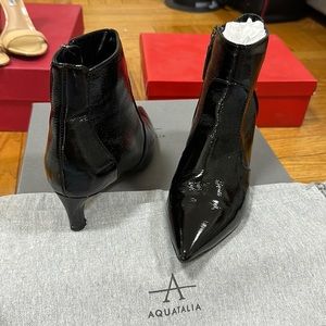 Aquatalia weatherproof genuine patent leather kitten heel boots size 5.5M